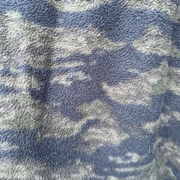 Two identical boys fleece camo sweaters - Picture 4 of 5